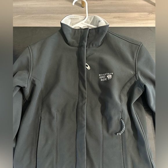 Women’s mountain hardware waterproof, hard shell jacket. - Picture 4 of 4